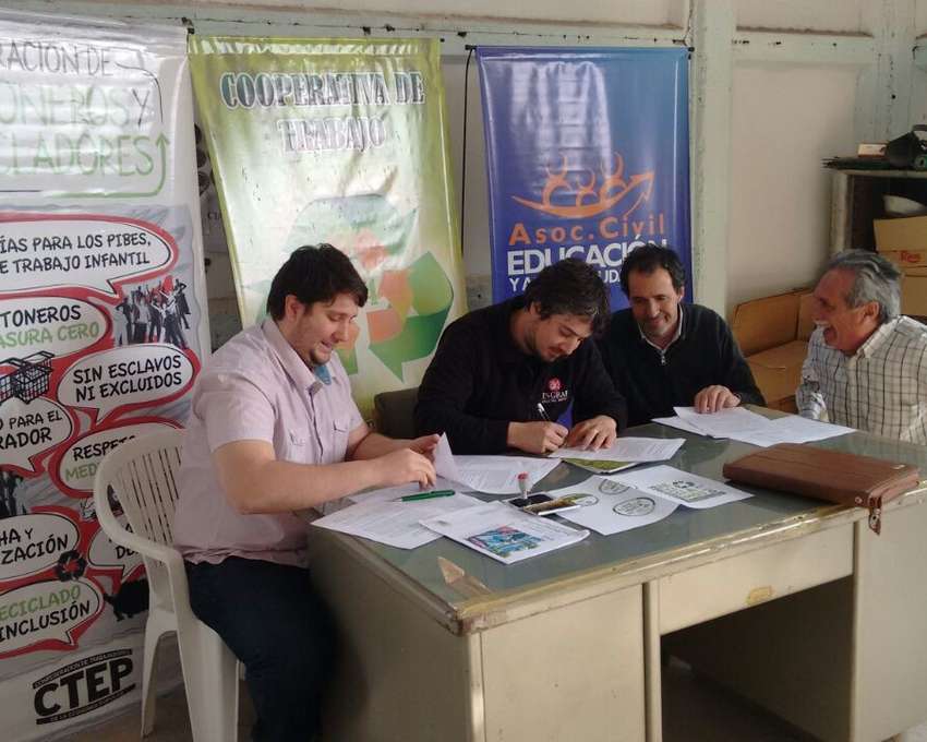 UGAR Regional  Centro Noroeste firma convenio con los Recuperadores Urbanos de la ciudad de Río IV.-