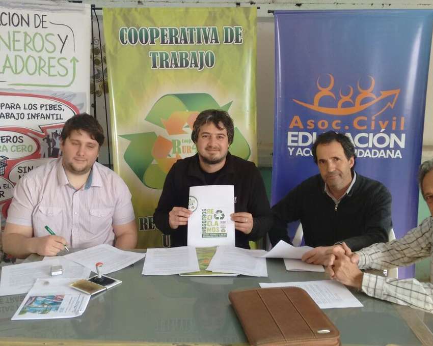 UGAR Regional  Centro Noroeste firma convenio con los Recuperadores Urbanos de la ciudad de Río IV.-