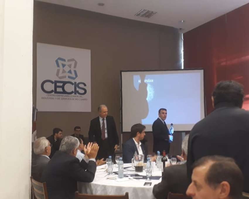 Ciclo de coyuntura con empresarios organizado por el CECIS en Río IV